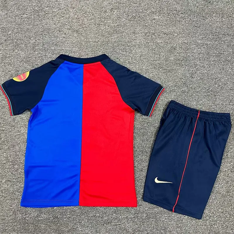 La Equipación Talla Niño Retro del FC Barcelona 1899-1999