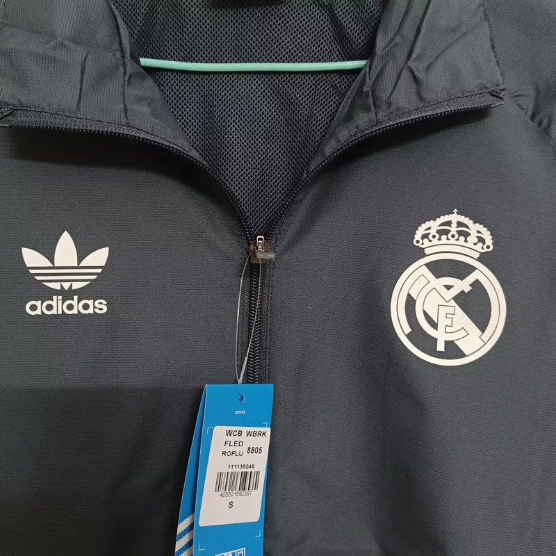 La Chaqueta del Real Madrid: Estilo y Comodidad