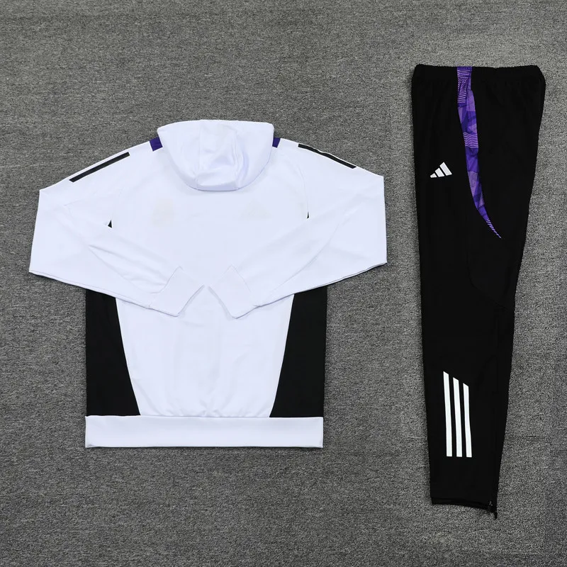 El Chándal Blanco del Real Madrid: Comodidad y Estilo para el Entrenamiento