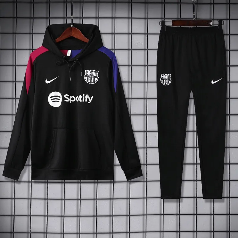 Chándal Negro del FC Barcelona: Comodidad y Estilo para el Frío
